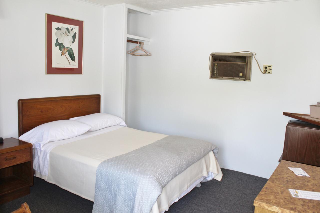 Barberry Court Motel &Cabins 乔治湖 外观 照片
