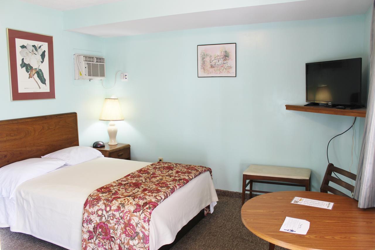 Barberry Court Motel &Cabins 乔治湖 外观 照片