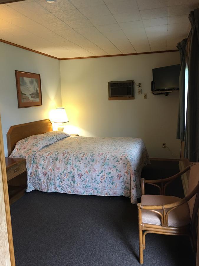 Barberry Court Motel &Cabins 乔治湖 外观 照片